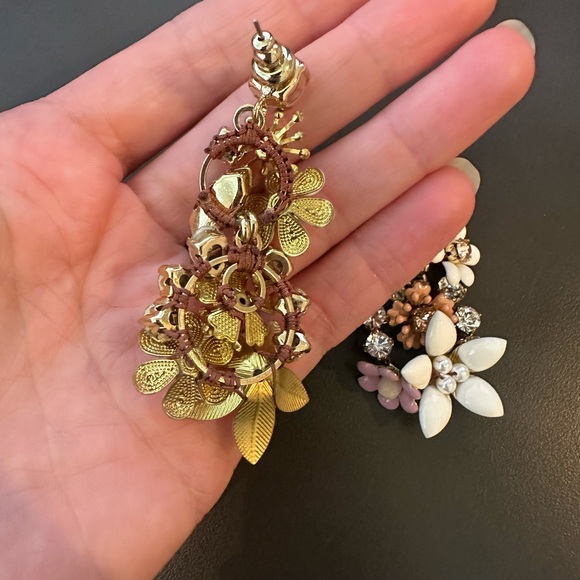 Olive & Piper floral statement earrings - Picture 3 of 3